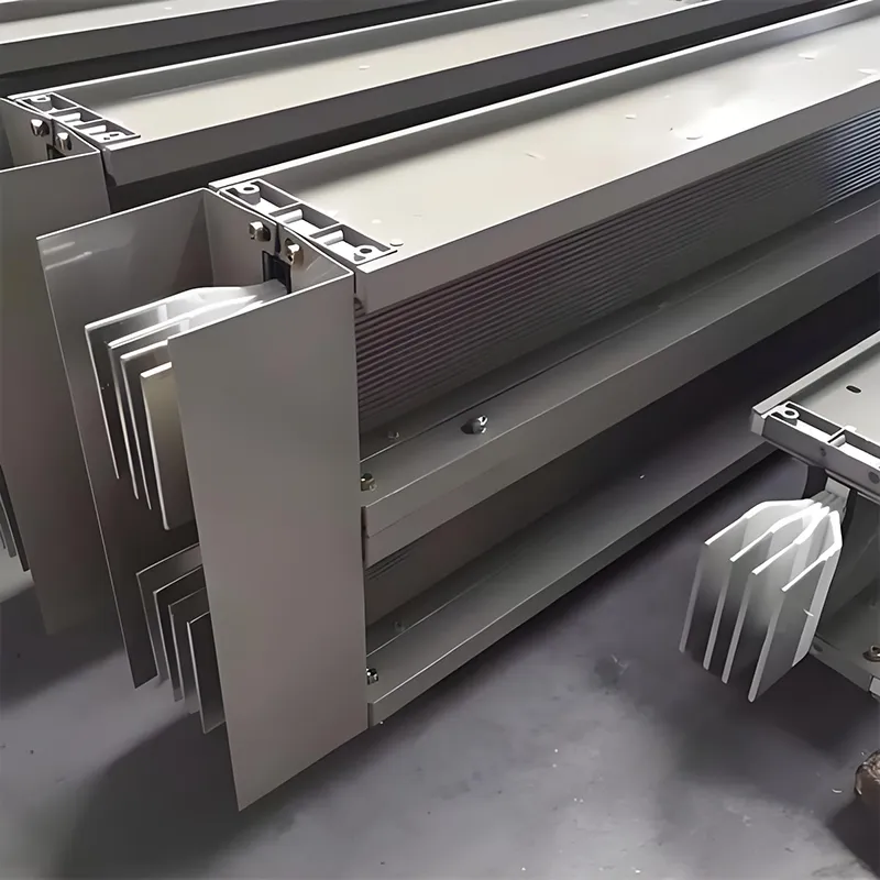 Nizkonapetostni sendvič avtobusi