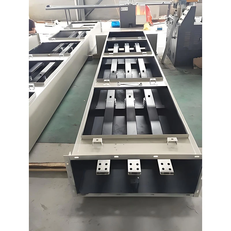 Jekleni visokonapetostni vodilni kanal